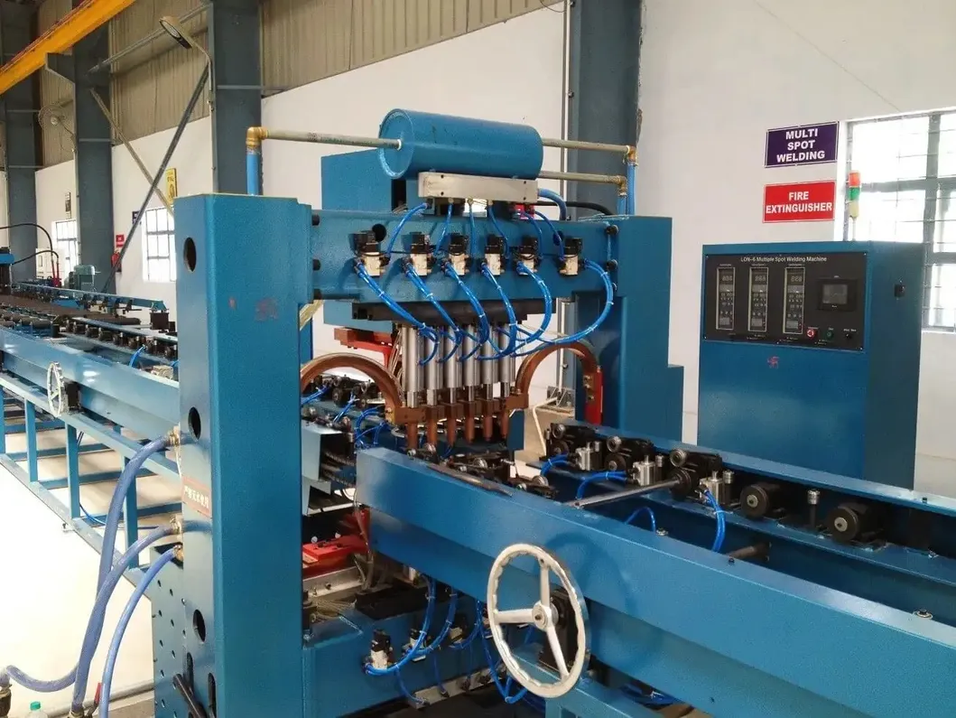 Dây chuyền sản xuất tự động hàn vây tản nhiệt dầu biến áp phân phối tường vây sóng làm mát 4
