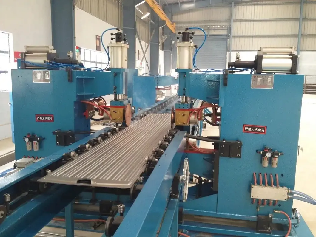Dây chuyền sản xuất tự động hàn vây tản nhiệt dầu biến áp phân phối tường vây sóng làm mát 5
